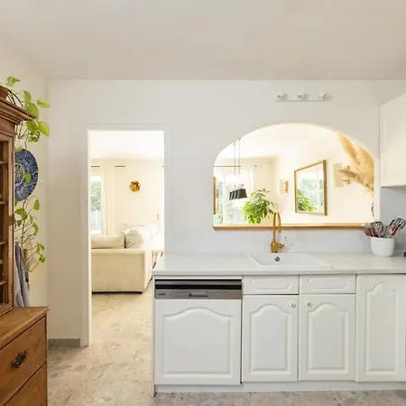 Luxury Family Villa With Large Pool, Garden & Outdoor Dining Near Beach, Domaine L'Oiseau Bleu In Sainte-Maxime *