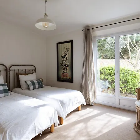 Domaine L'oiseau Bleu, 800 M From The In Sainte-Maxime