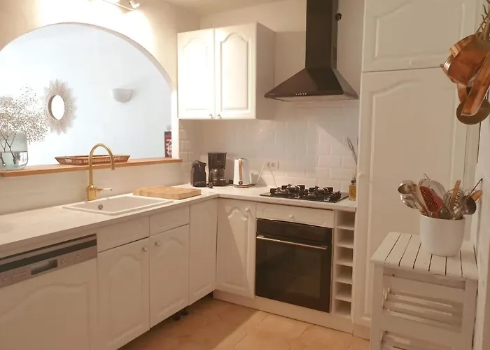 Luxury Family Villa With Large Pool, Garden & Outdoor Dining Near Beach, Domaine L'Oiseau Bleu In Sainte-Maxime فيلة *