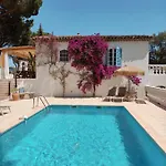 Luxury Family With Large Pool, Garden & Outdoor Dining Near Beach, Domaine L'oiseau Bleu In *