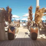 Luxury Family With Large Pool, Garden & Outdoor Dining Near Beach, Domaine L'oiseau Bleu In ヴィラ