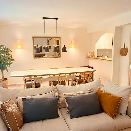 Domaine L'oiseau Bleu, 800 M From The In