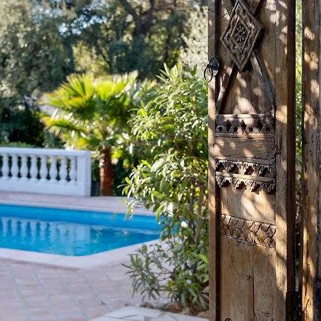Villa Luxury Family With Large Pool, Garden & Outdoor Dining Near Beach, Domaine L'oiseau Bleu In