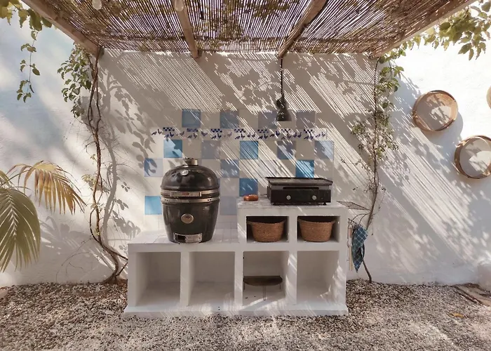 Luxury Family Villa With Large Pool, Garden & Outdoor Dining Near Beach, Domaine L'Oiseau Bleu In Sainte-Maxime Вилла *