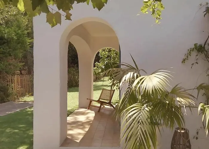 Luxury Family Villa With Large Pool, Garden & Outdoor Dining Near Beach, Domaine L'Oiseau Bleu In Sainte-Maxime Вилла