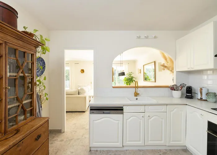 Luxury Family Villa With Large Pool, Garden & Outdoor Dining Near Beach, Domaine L'Oiseau Bleu In Sainte-Maxime *