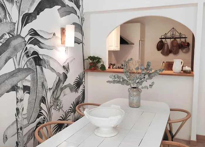 Вилла Luxury Family Villa With Large Pool, Garden & Outdoor Dining Near Beach, Domaine L'Oiseau Bleu In Sainte-Maxime Сент-Максим