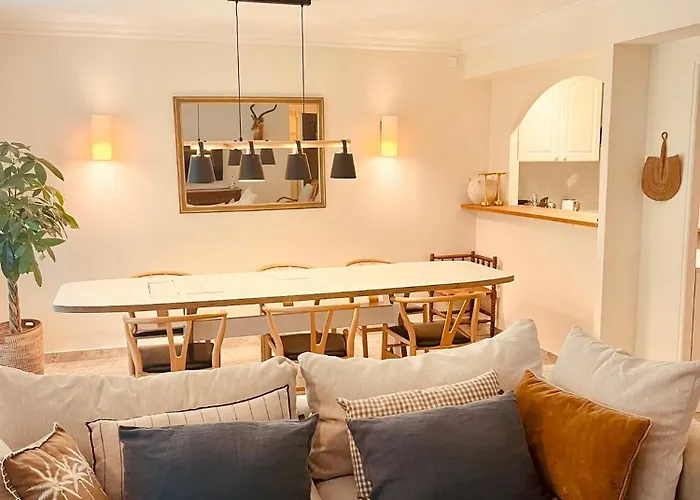 Domaine L'oiseau Bleu, 800 M From The In