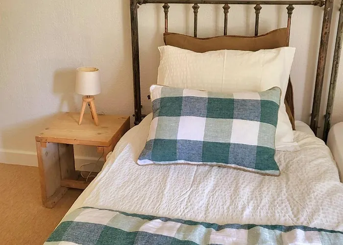 Domaine L'oiseau Bleu, 800 M From The In *