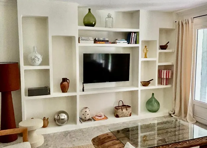 Luxury Family Villa With Large Pool, Garden & Outdoor Dining Near Beach, Domaine L'Oiseau Bleu In Sainte-Maxime